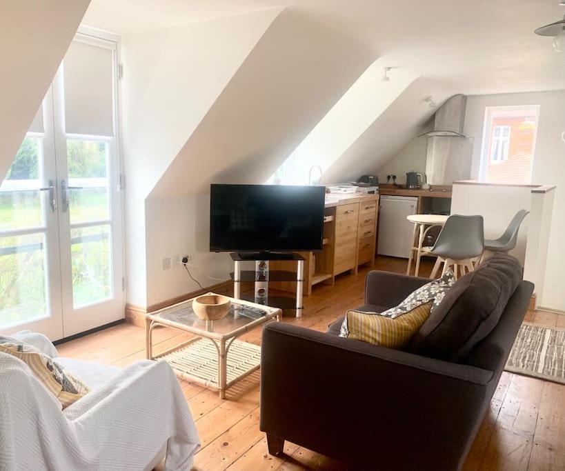 Delightful Ely House Bright And Warm With Cathedral View Apartment Exterior foto