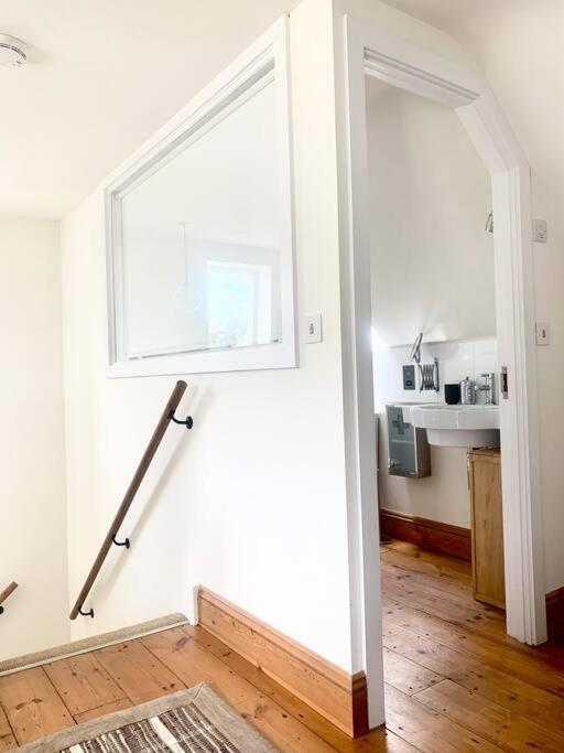 Delightful Ely House Bright And Warm With Cathedral View Apartment Exterior foto