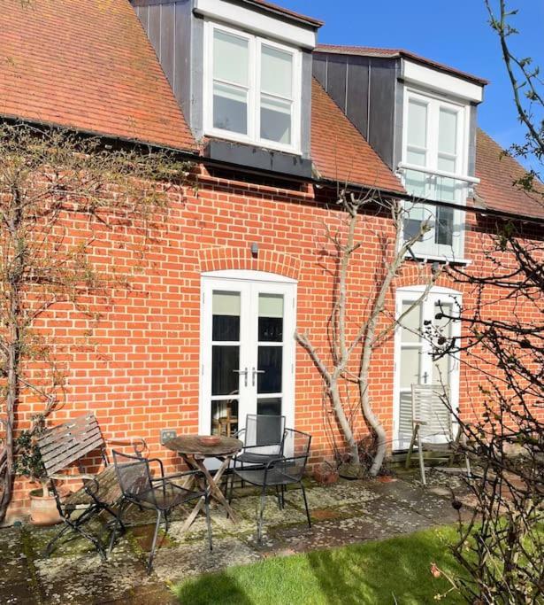 Delightful Ely House Bright And Warm With Cathedral View Apartment Exterior foto